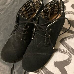 Toms black suede wedges